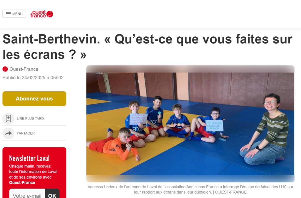 Capture d'écran d'un article Ouest france. 5 enfants sur assis dans une salle de sport, et une femme est assise aussi.